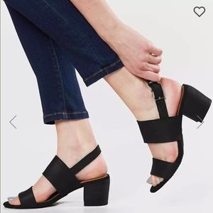 NWT Toms leather poppy sandals